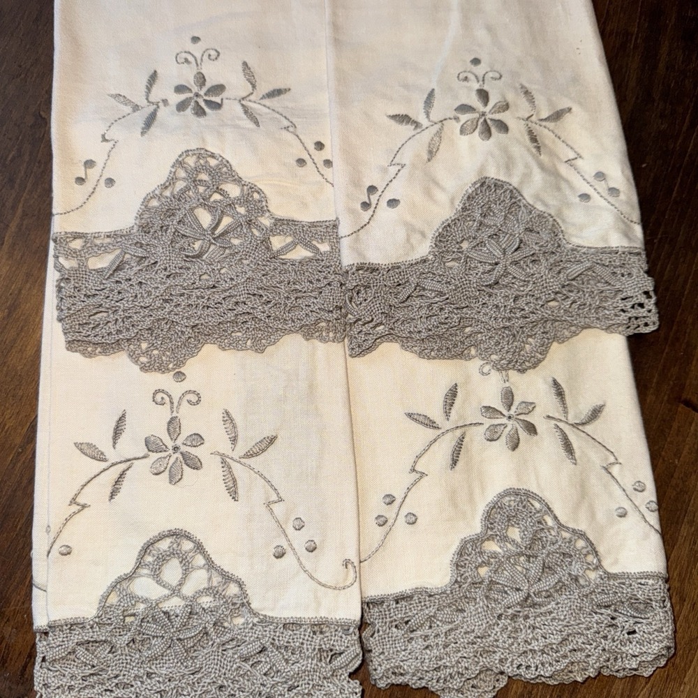 Vintage French Embroidered Lace Gray w/ 4 Napkins Elegant Classic
